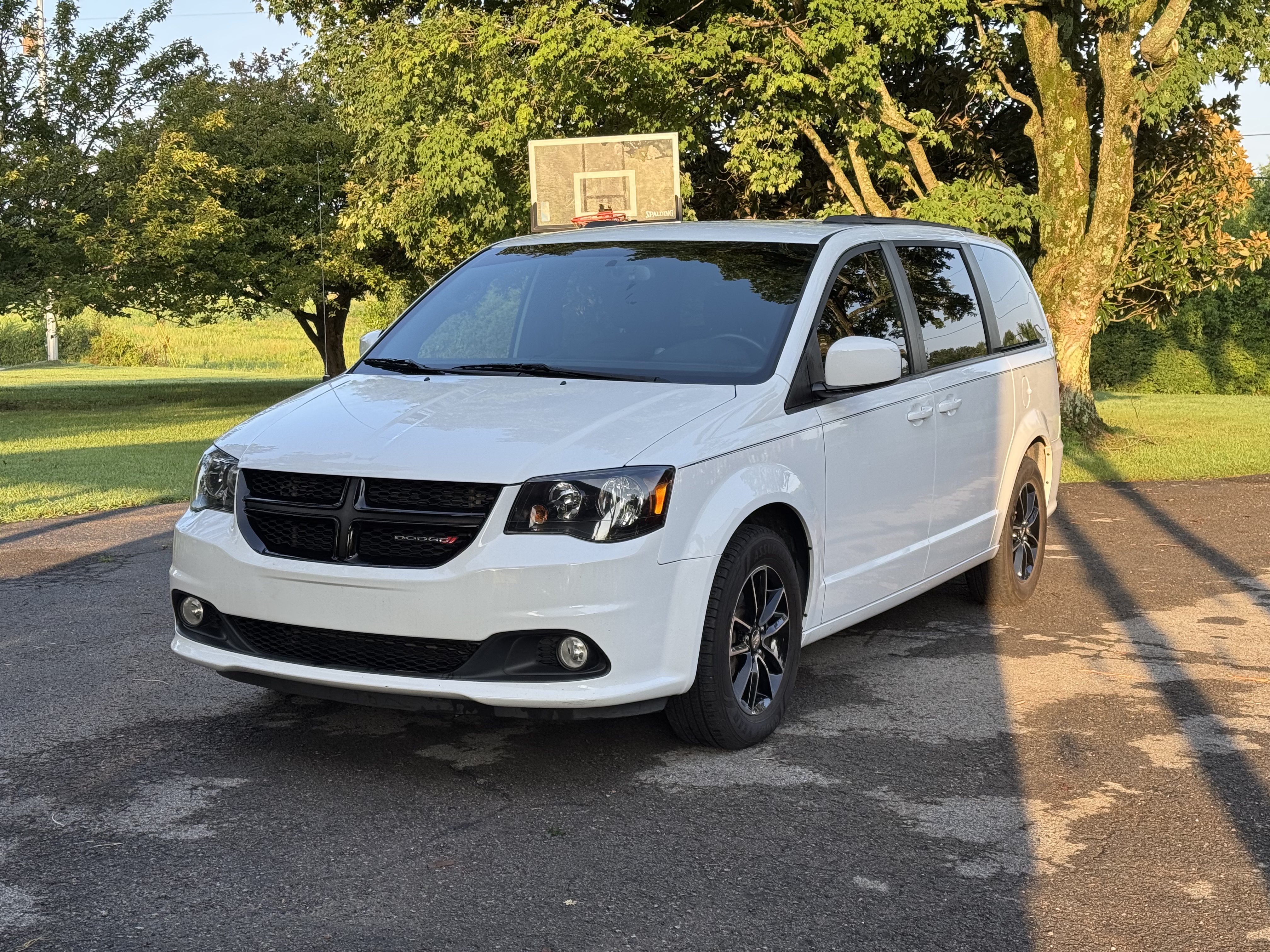 White minivan after an A1 Premium exterior detail.